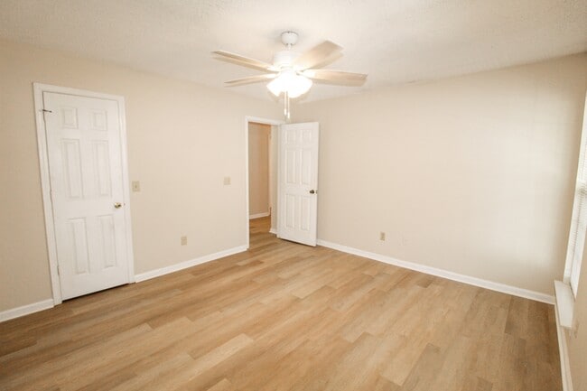 Building Photo - 507 S Kevin Ct