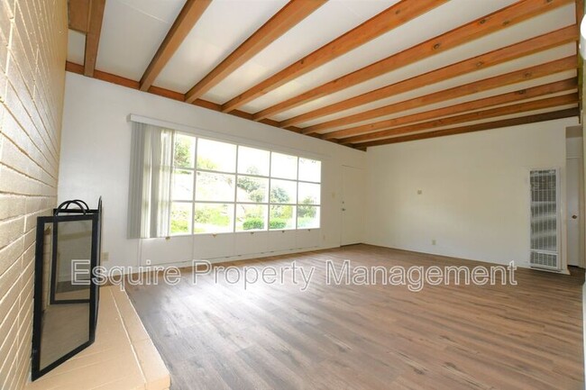 Building Photo - 103 N Loop Dr