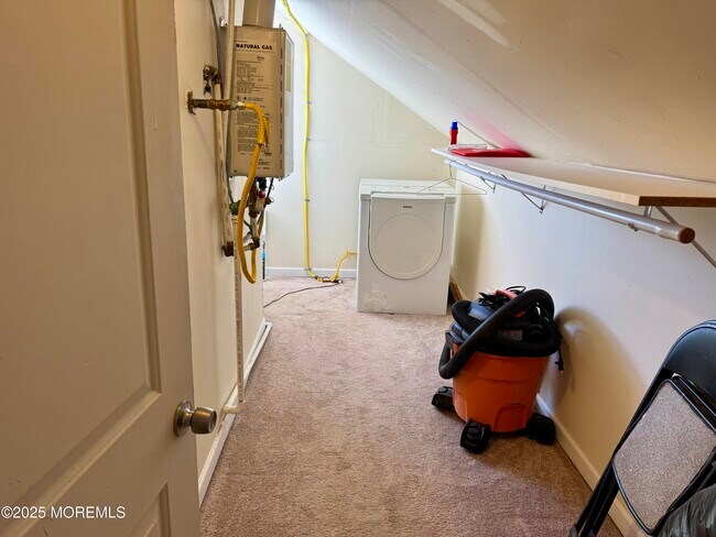 Building Photo - 520 Lloyd Rd