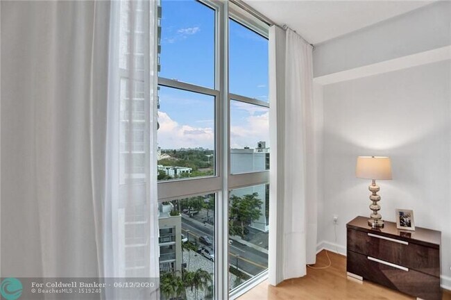 Building Photo - 111 SE 8th Ave