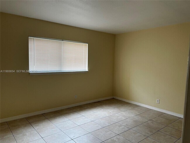 Building Photo - 2822 NW 55th Ave