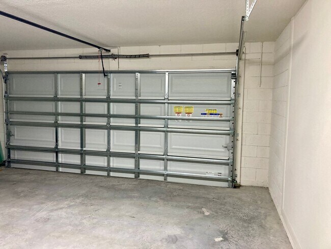 Building Photo - Golf Course Home!