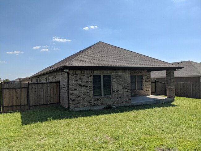 Building Photo - 308 Candlewood Cir