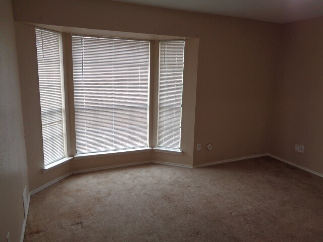 Building Photo - 16318 Leamington Ln