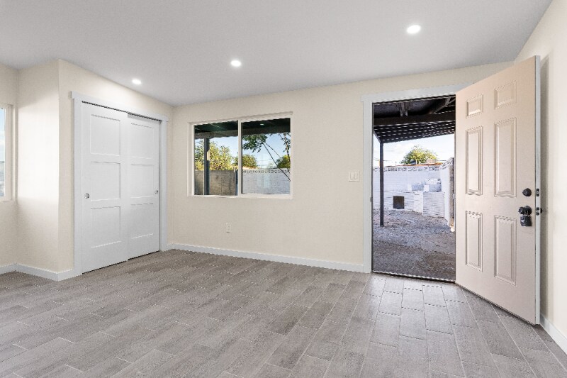 Building Photo - 4541 S 18th Ave