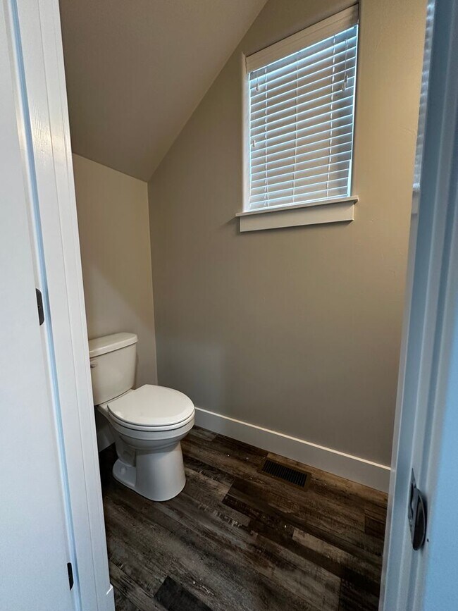 Building Photo - Beautiful and New 3 Bedroom Home