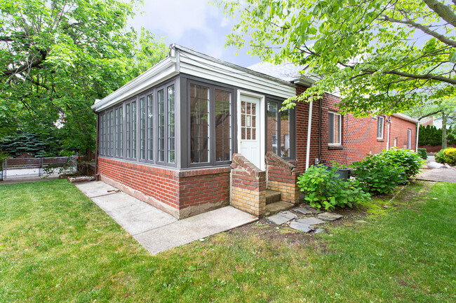 Building Photo - 88-14 65th Dr