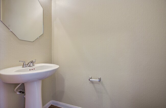 Building Photo - 17139 Devon Dogwood Trail