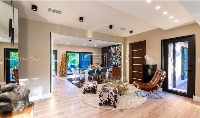 Building Photo - 12330 Griffing Blvd