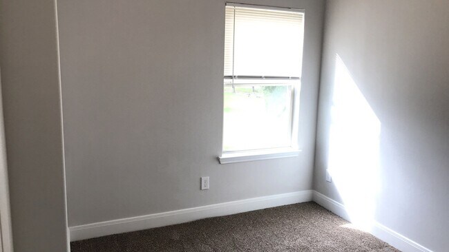 Building Photo - 9214 Nyssa Ave