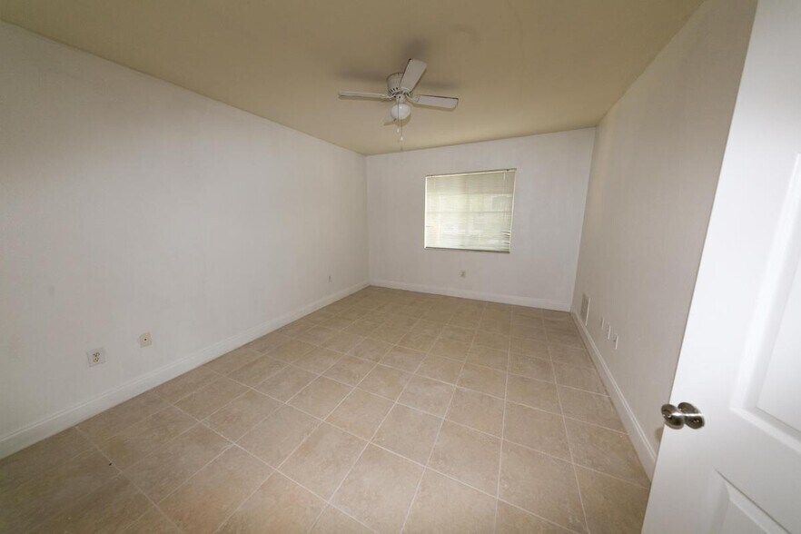 Building Photo - 6510 Emerald Dunes Dr