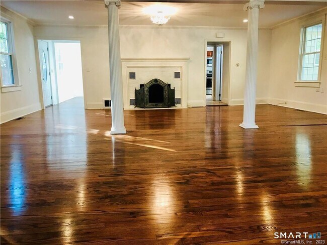 Building Photo - 40 Wilridge Rd