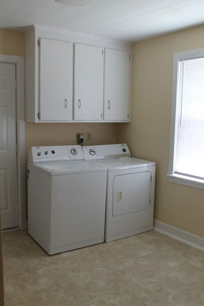 Building Photo - Shandon 2 Bedroom Apartment available for ...