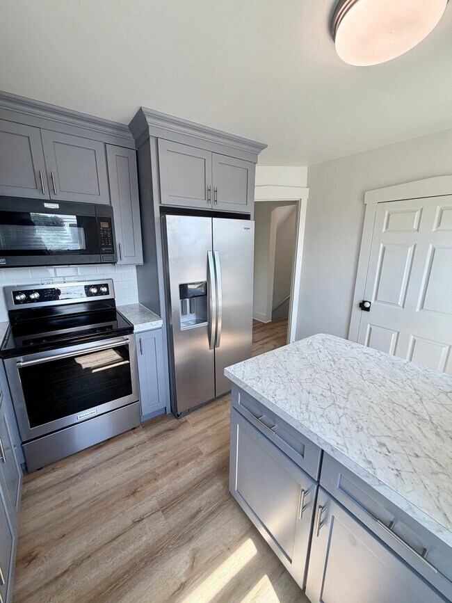 Building Photo - 1973 State St