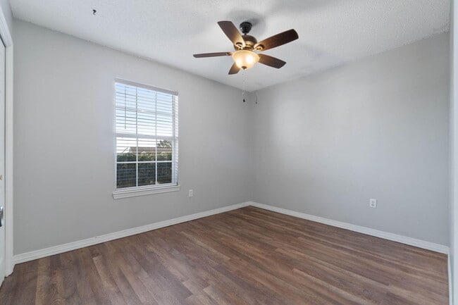 Building Photo - 107 Trenton Ave