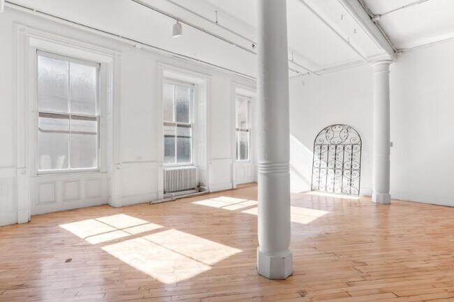 Building Photo - 515 Broadway