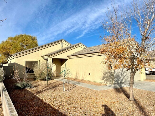 Building Photo - Beautiful 3 Bedroom Home in Central Kingman!