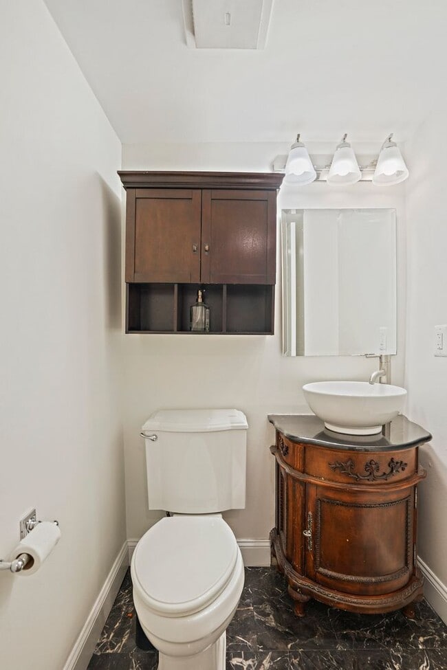 Building Photo - Beautiful One Bedroom in the Heart of Foggy Bottom| Water and Gas Included!