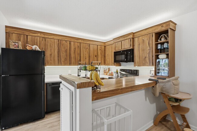 Building Photo - 1806 18th Ln