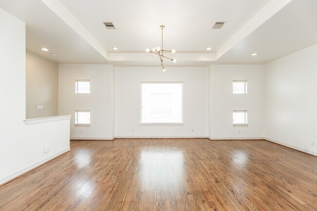 Building Photo - 3898 Center St