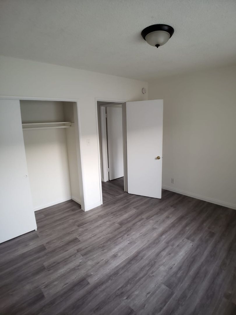 Building Photo - 13129 Oxnard St