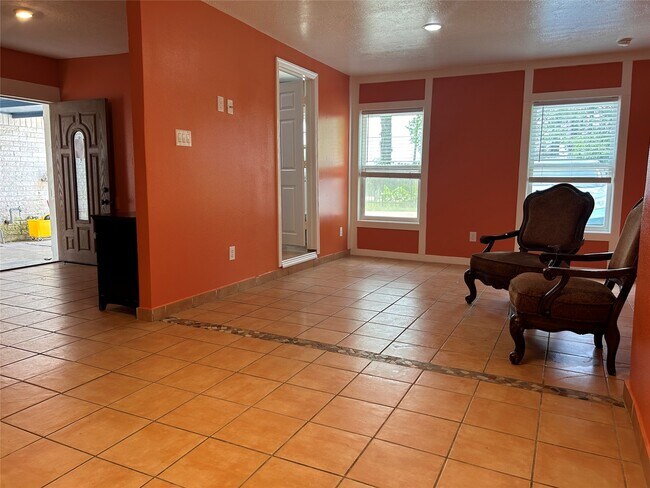 Building Photo - 16116 Green Manor Dr