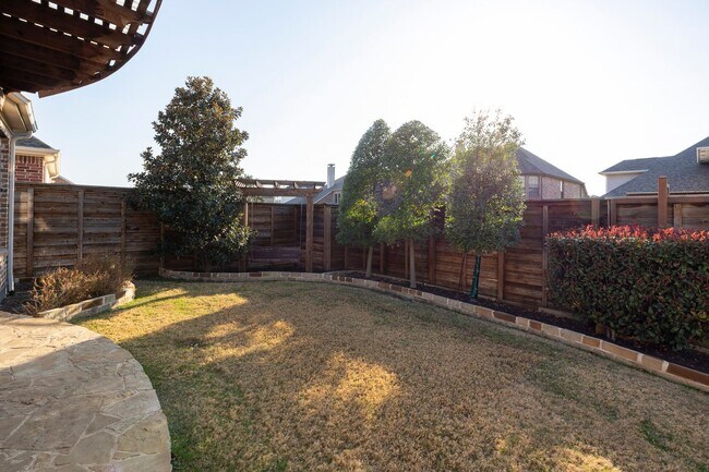 Building Photo - Spacious and beautifully designed with 5 bedrooms, 4 bath in a desirable location.