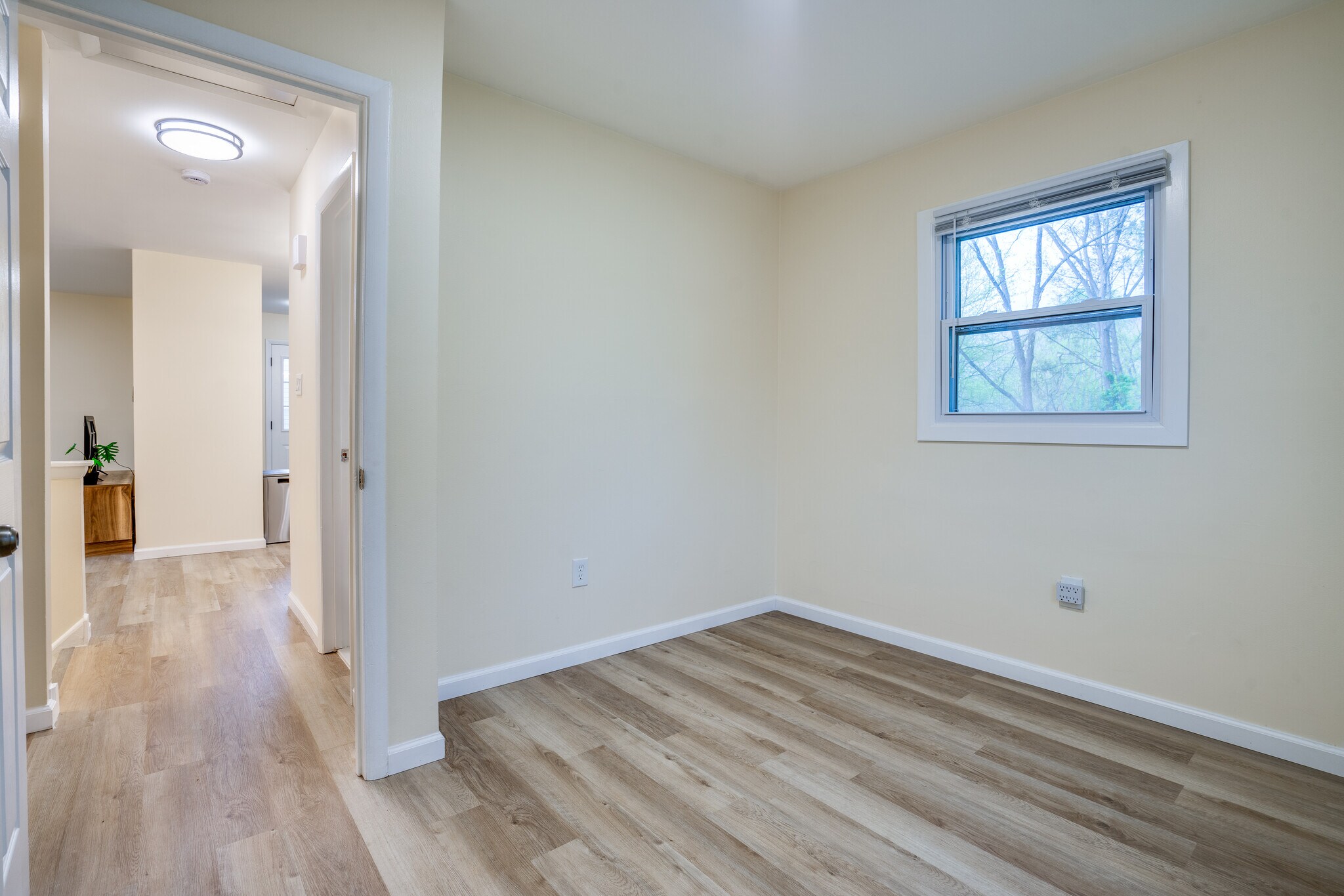 Building Photo - 14220 Fallbrook Ln