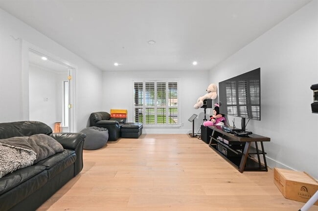 Building Photo - 4805 Greystone Dr