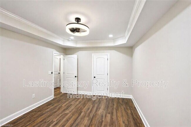 Building Photo - 1505 East Ave