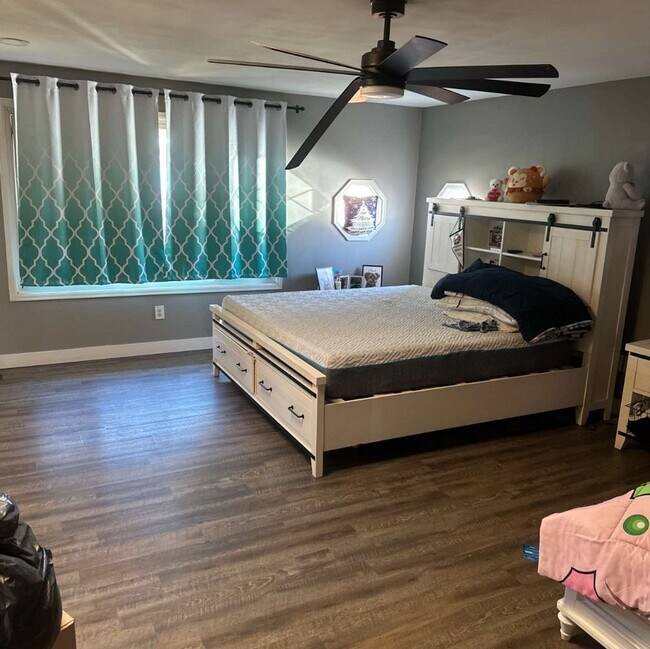 Building Photo - 1325 S Utica St