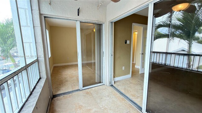 Building Photo - 2803 N Oakland Forest Dr