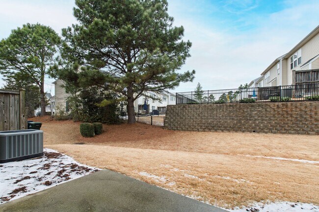 Building Photo - Cozy 3BR Townhouse in Glenwood Crossing!