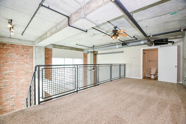 Building Photo - 2000 Bagby St