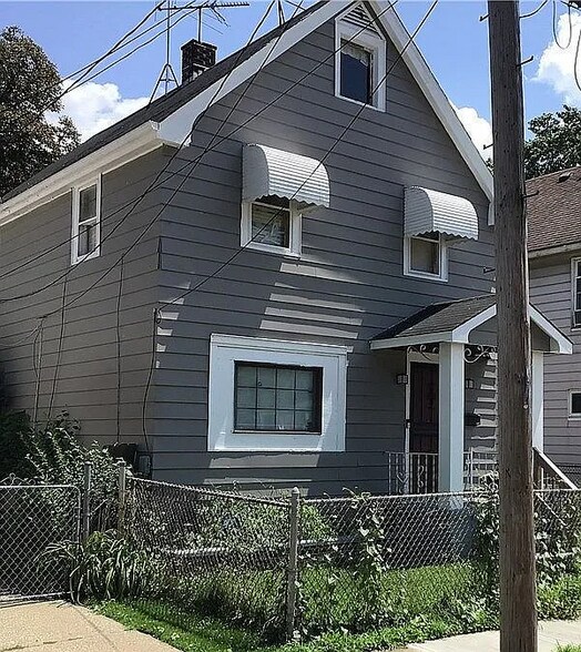 Primary Photo - 3069 E 67th St
