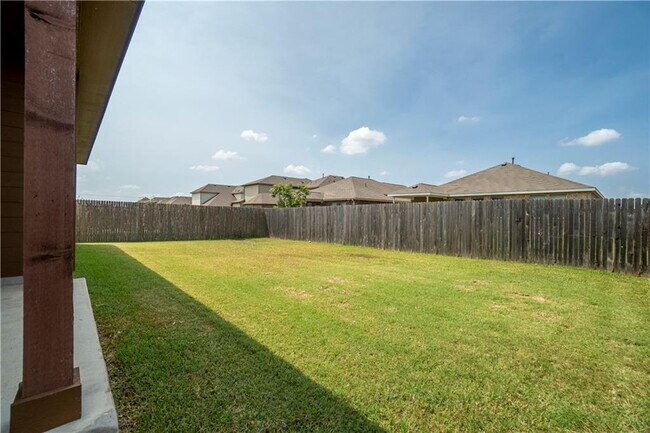 Building Photo - 8048 Bassano Dr