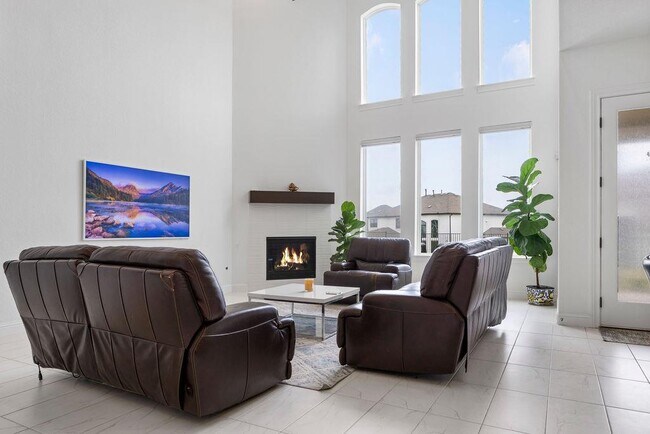 Building Photo - 920 Villa Rialto View