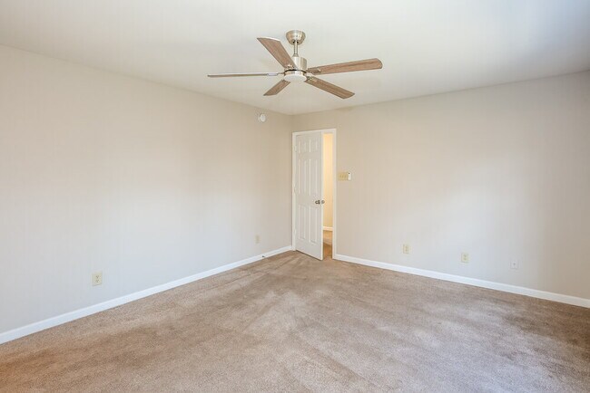 Building Photo - 8804 Old Potters Rd