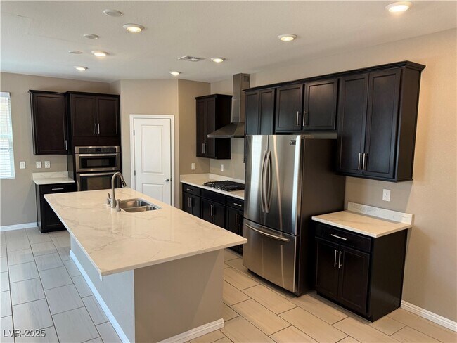 Building Photo - 921 Riverlawn Pl