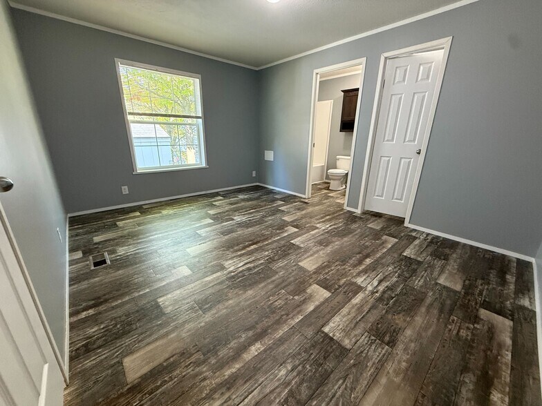 Building Photo - 11853 Cascade Cir