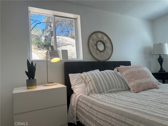 Building Photo - 2490 Fern Dr