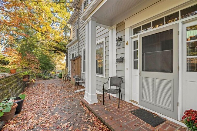 Building Photo - 4 Ansley Dr NE