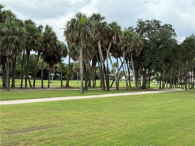 Building Photo - 1699 Golf Club Dr