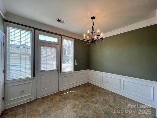 Building Photo - 202 Welton Way