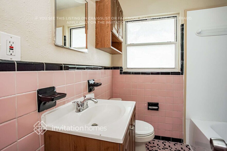 Building Photo - 615 2nd St SW