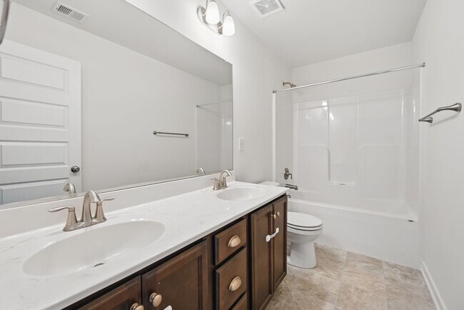 Building Photo - Stunning Modern and Spacious Townhouse!