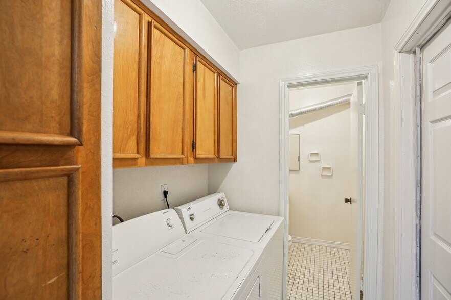 Building Photo - 8379 La Roche Ln