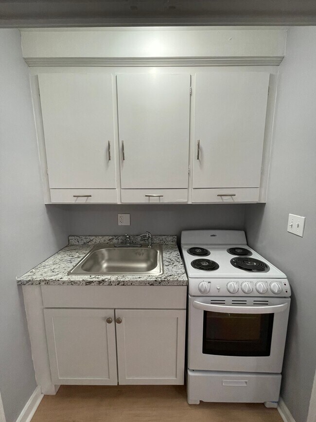 Building Photo - Beaconsfield Apartments