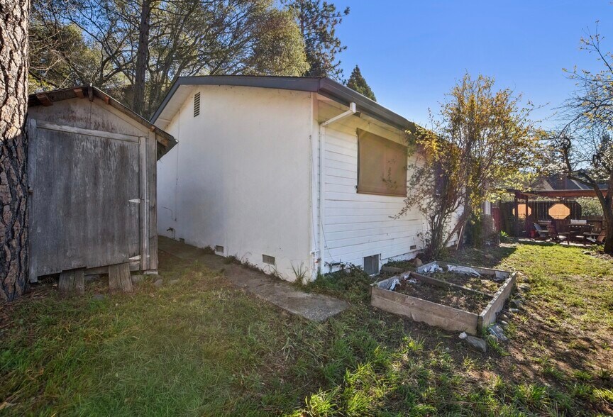 Building Photo - 837 Hillcrest St