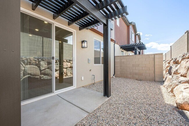 Building Photo - 3983 Razor Dr